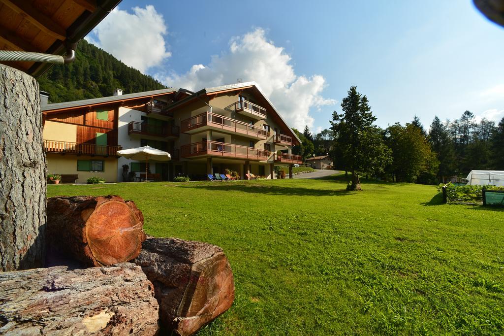 La Casa Al Noce Aparthotel เมซซานา ภายนอก รูปภาพ