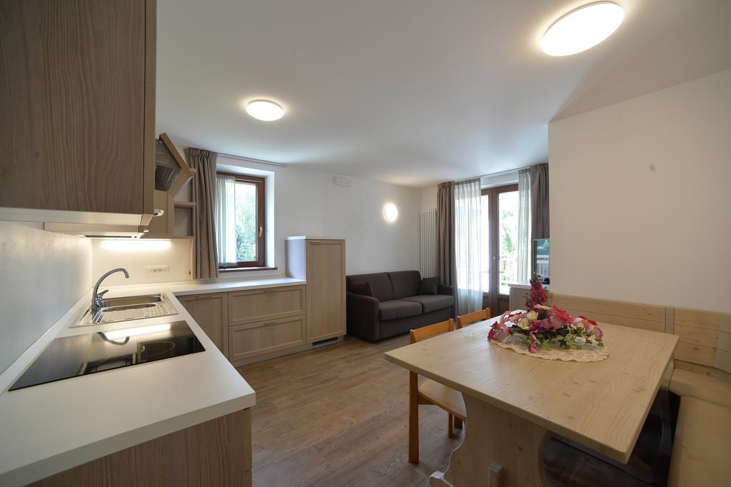 La Casa Al Noce Aparthotel เมซซานา ภายนอก รูปภาพ