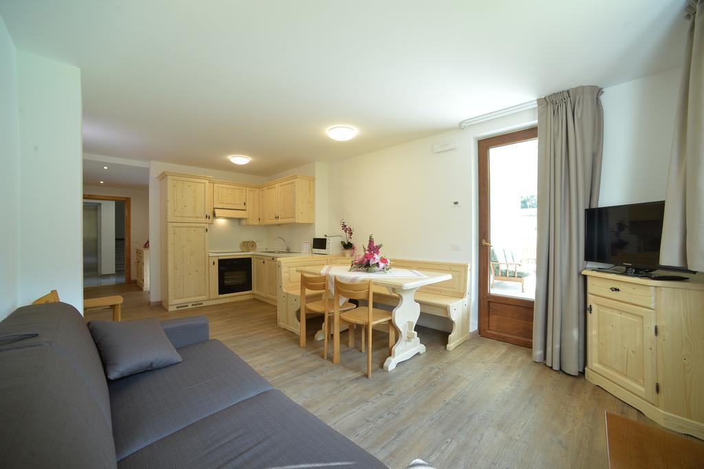 La Casa Al Noce Aparthotel เมซซานา ภายนอก รูปภาพ
