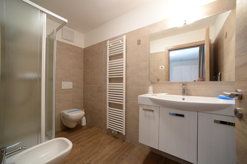 La Casa Al Noce Aparthotel เมซซานา ภายนอก รูปภาพ
