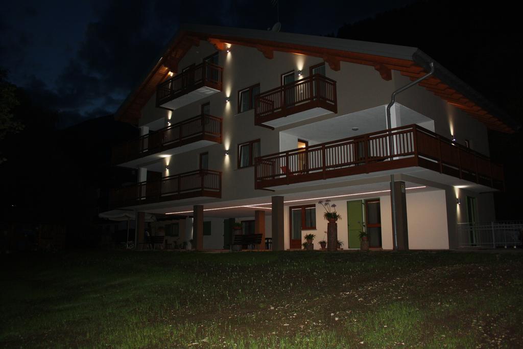 La Casa Al Noce Aparthotel เมซซานา ภายนอก รูปภาพ
