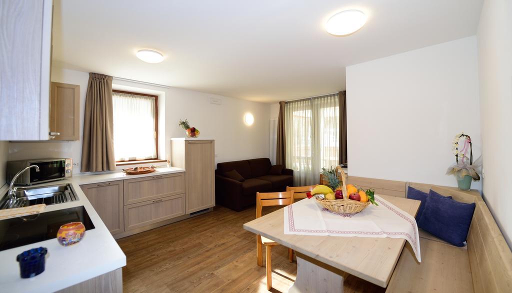 La Casa Al Noce Aparthotel เมซซานา ภายนอก รูปภาพ