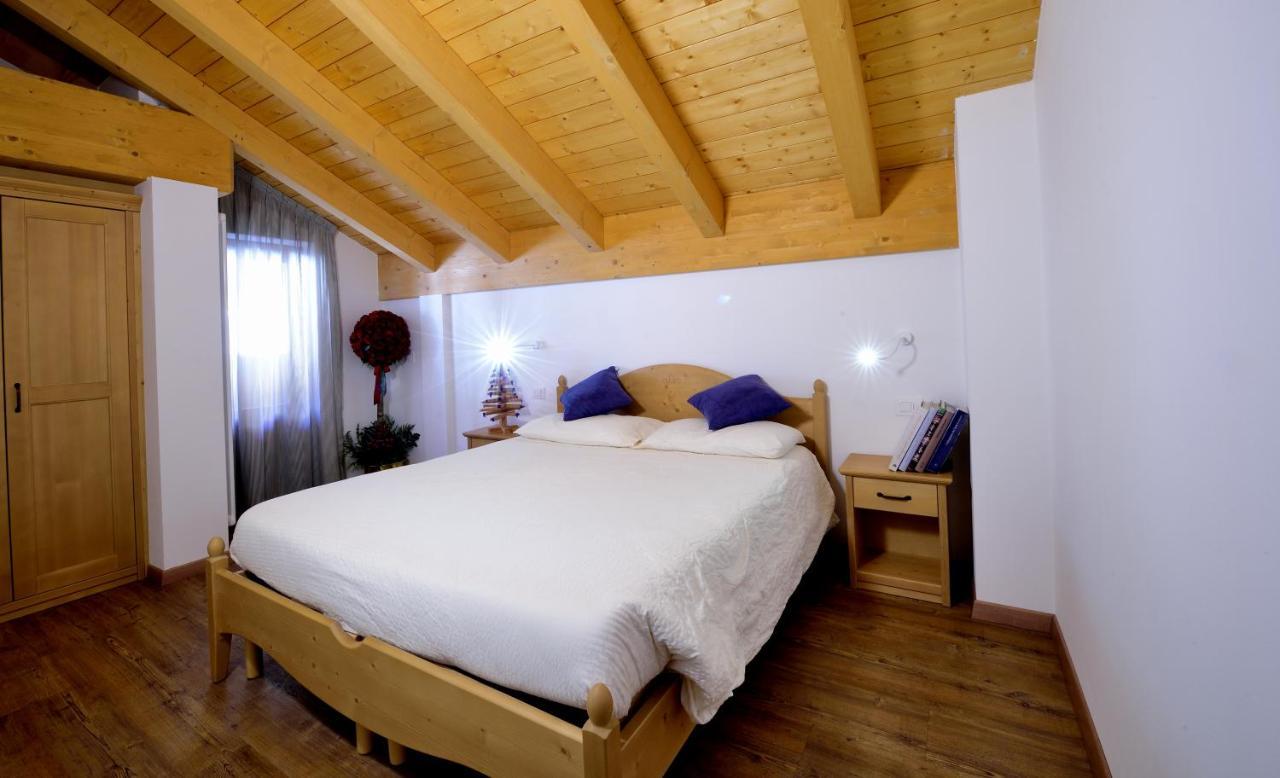La Casa Al Noce Aparthotel เมซซานา ภายนอก รูปภาพ