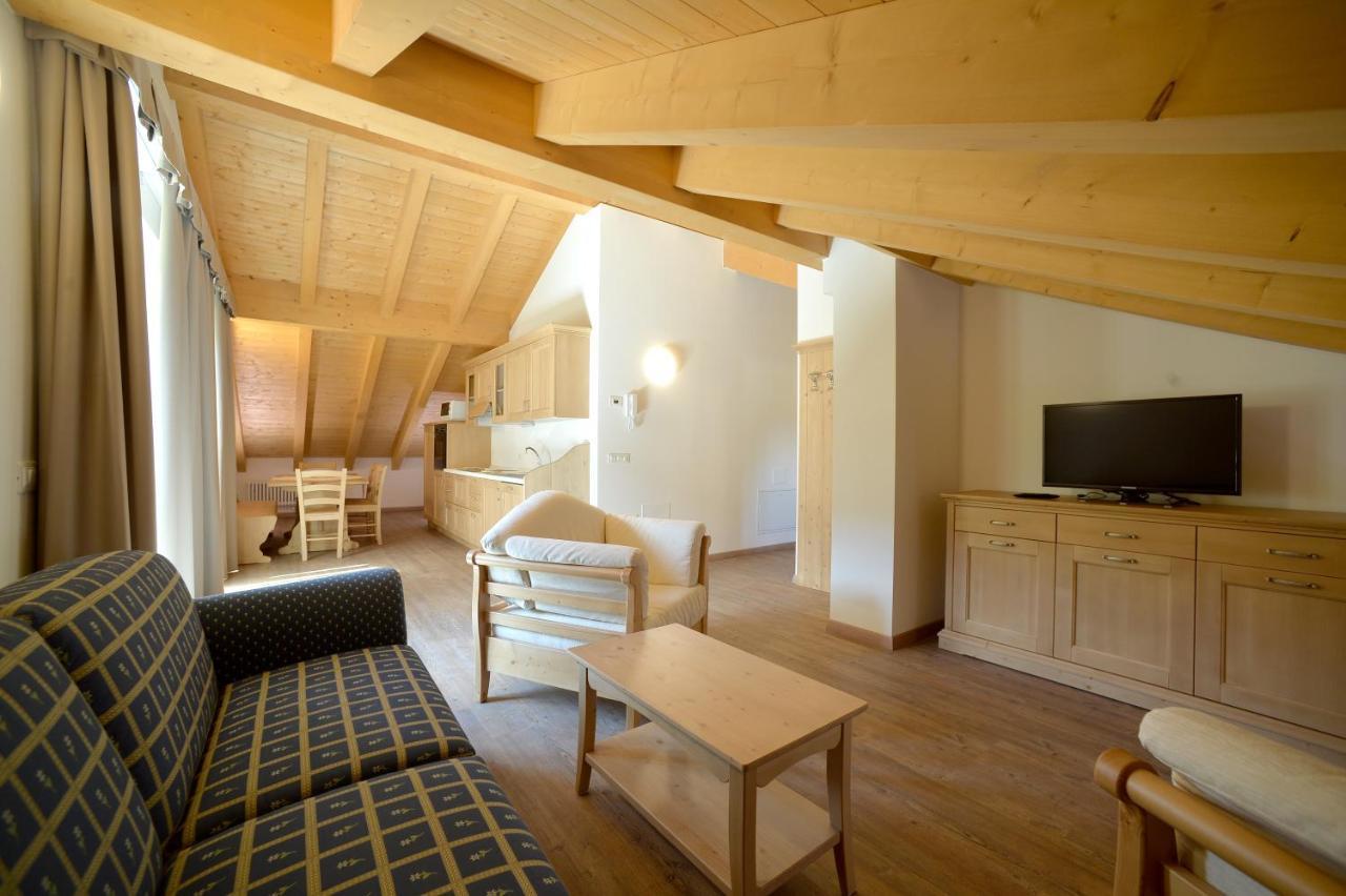 La Casa Al Noce Aparthotel เมซซานา ภายนอก รูปภาพ